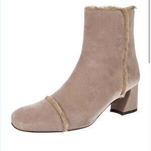 Footnotes suede boots